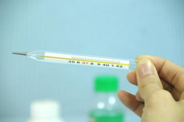 3歲寶寶發燒20天花費5萬元毫無效果，竟是因為體溫計壞了