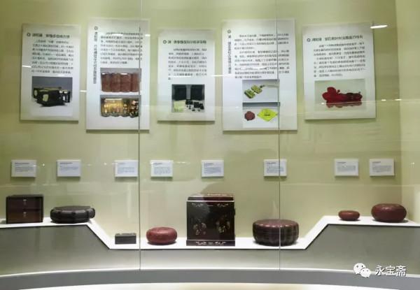 二十世紀釉裡紅刻劃蓮紋圓蓋盒