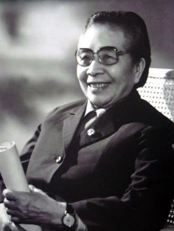 女紅軍生子後，為避免孩子啼哭聲驚動敵人，欲將其扔掉，後來如何