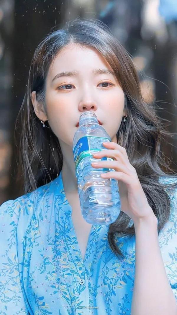 人間小富婆IU李知恩，華麗蛻變的故事