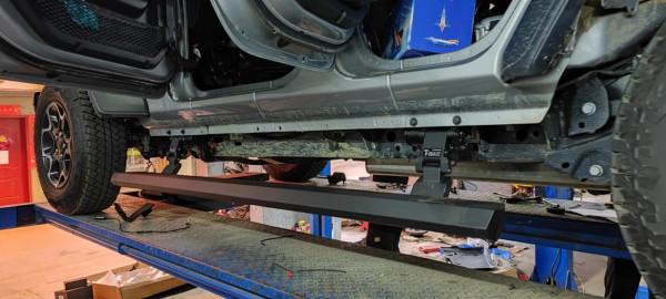 混動牧馬人4XE升級副油箱+電動踏板