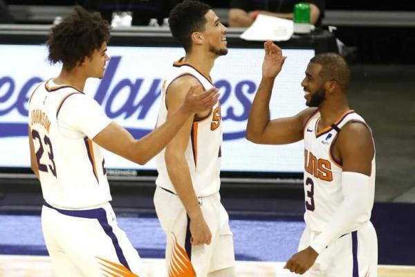 安東尼、庫裡、莫蘭特領銜,本賽季發揮亮眼的10位“老中青”球星 安東尼、庫裡、莫蘭特領銜,本賽季發揮亮眼的10位“老中青”球星