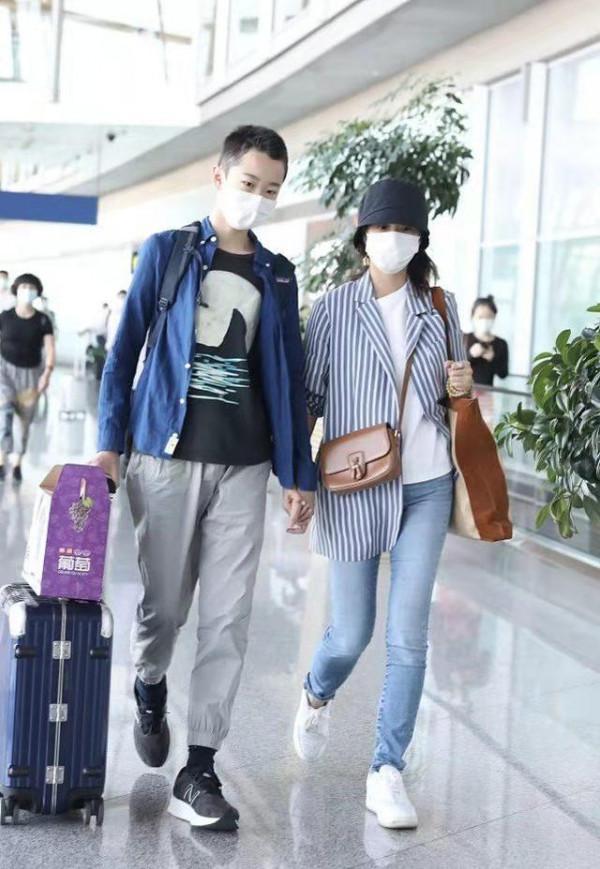 海清帶兒子“蛋妞”走機場，兒子身材高大氣質文藝，五官超像媽媽