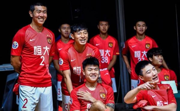 中國足球大變天,中乙隊開1.5萬月薪待遇,120名球員搶著加盟 中國足球大變天,中乙隊開1.5萬月薪待遇,120名球員搶著加盟