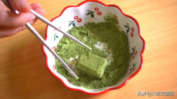 健康低脂的綠茶涼糕，QQ軟軟，不蒸不烤，味道清新