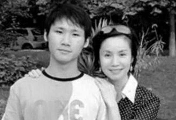 徐俐：2婚攜兒嫁名門，曾被公婆嫌棄強勢，憑什麼成功“上位”？