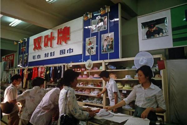 1985年53張照片：唐國強朱時茂是小鮮肉，羅京24歲劉曉慶張瑜很美