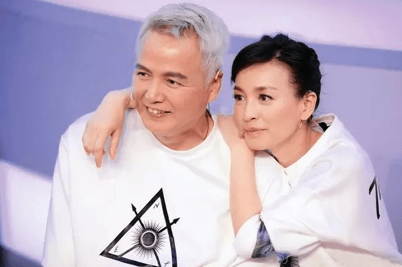 王力宏被打臉，金星太敢說，微商夫婦棄車保帥，王怡人回國學習