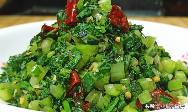 這道好吃刮油的&OpenCurlyDoubleQuote;爆炒大青菜&rdquo;，口味清香爽口，是不錯的下飯菜