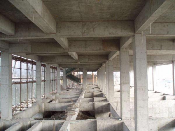 現在高樓都是由鋼筋混凝土修建，失火時，為何蔓延速度依舊很快？