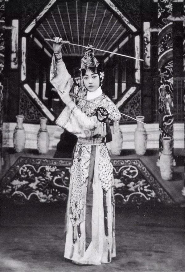 一代名伶劉喜奎:遭數位軍閥爭搶囚禁,晚年受周總理邀請任教學校 一代名伶劉喜奎:遭數位軍閥爭搶囚禁,晚年受周總理邀請任教學校