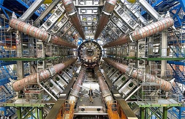 楊振寧為什麼寧願和中科院有分歧，也一定要反對中國建大型對撞機