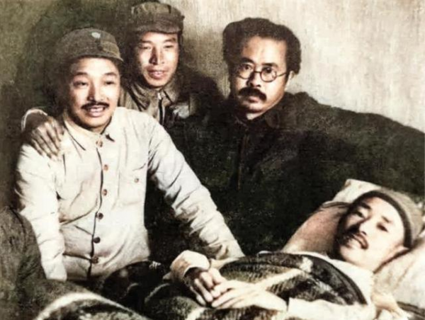 賀龍兩把菜刀鬧革命，起點最高的元帥，解放戰爭中為何不見蹤影？