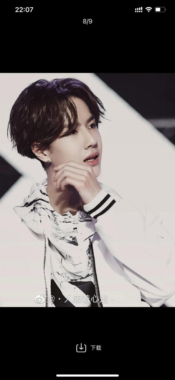 王一博露腹肌啦