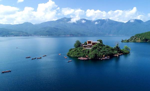 瀘沽湖王妃島上的“末代王妃” 瀘沽湖王妃島上的“末代王妃”