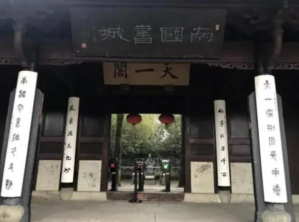 曾經那個錐刺閹黨的少年，就這樣被世界坑的連葬禮都沒得選