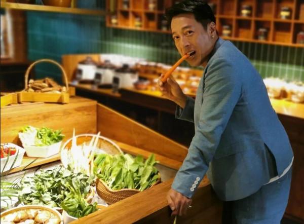 25年過去，《笑傲江湖》演員現狀，有人直播，有人出家，有人離世