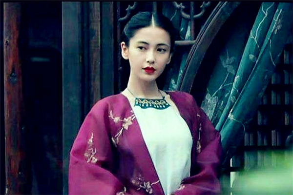 1942年，青樓女子被罵走狗，只服務日本軍官和漢奸，死後成英雄