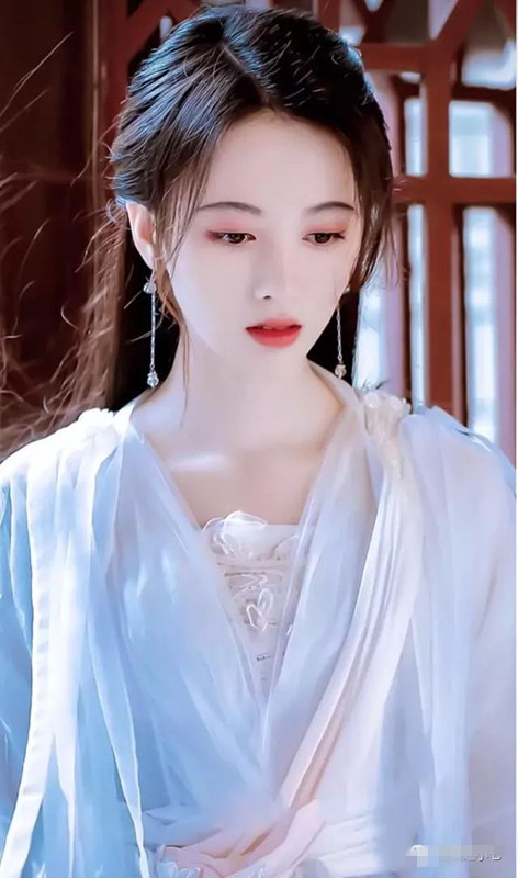 沒見過這麼“兇狠”的白素貞,不會演就別硬演,看看前輩怎麼演 沒見過這麼“兇狠”的白素貞,不會演就別硬演,看看前輩怎麼演