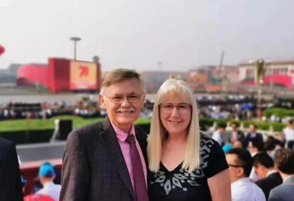 美籍教授潘維廉:攜妻子遠赴中國,先後4次申請綠卡只為成中國人 美籍教授潘維廉:攜妻子遠赴中國,先後4次申請綠卡只為成中國人