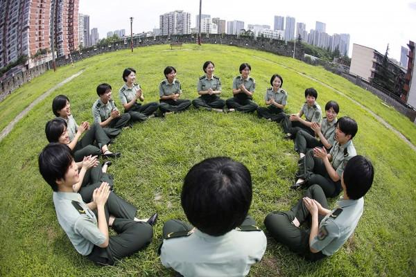 模範話務連繫列報道③：模範連，話務兵，女兒情