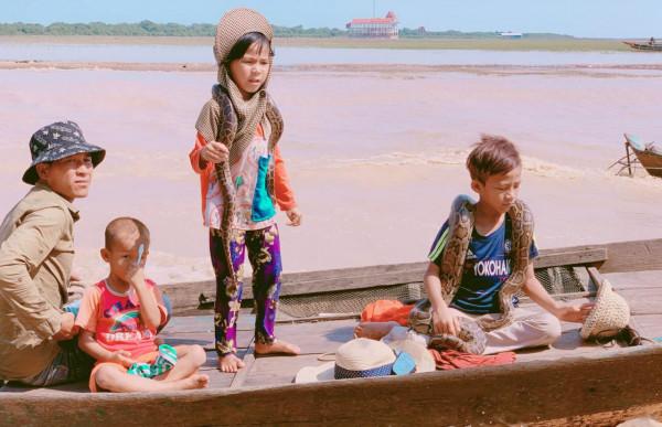 面積有4個新加坡大的淡水湖上，生存著70萬人，沒有國籍常被驅趕