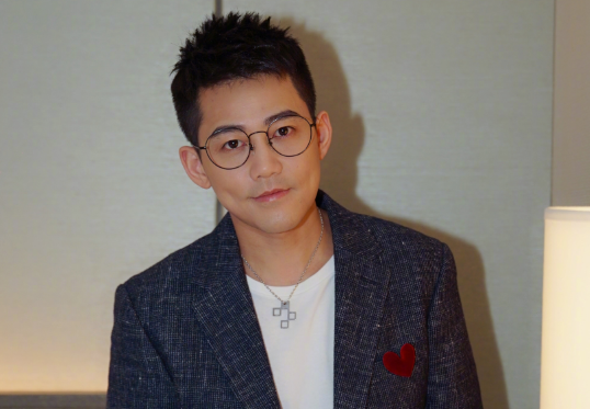 風光時是姐妹,潦倒時變仇人?這8對藝人的塑膠友誼讓人大跌眼鏡 風光時是姐妹,潦倒時變仇人?這8對藝人的塑膠友誼讓人大跌眼鏡