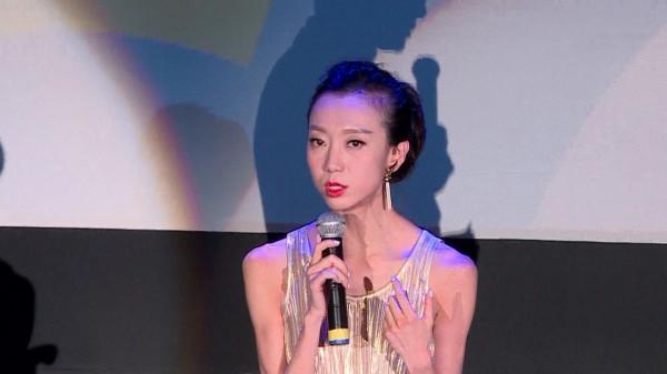 一秒之差從奧運舞臺摔落，終身殘疾，張藝謀愧疚一生的女人還好嗎