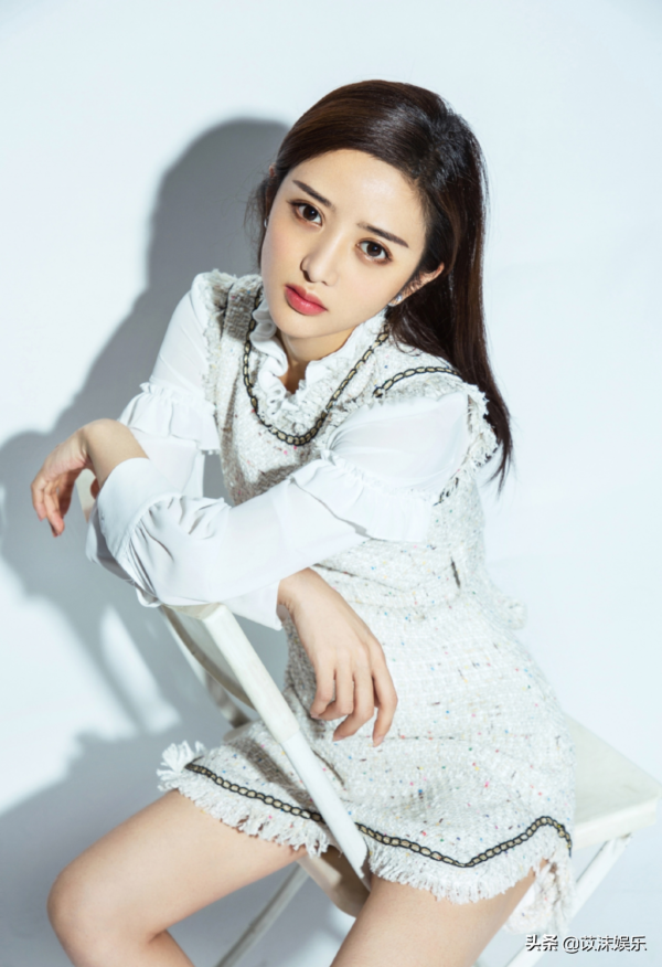 這是《一起來看流星雨》裡的小漁嗎？變化好大！網友：網紅味太濃