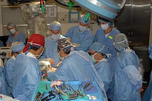 1981年美國里根總統遇刺，兇手辛克利3秒連開6槍，後來怎麼樣了