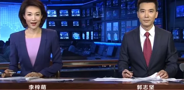 《新聞聯播》提詞器疑似出現故障,看康輝寶曉峰如何應對? 《新聞聯播》提詞器疑似出現故障,看康輝寶曉峰如何應對?