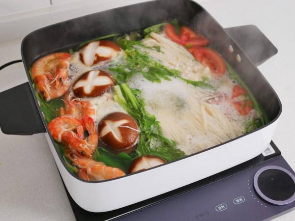 小米做出市面上最薄的電磁爐?厚度只有 2 釐米,還可以教人做菜 小米做出市面上最薄的電磁爐?厚度只有 2 釐米,還可以教人做菜