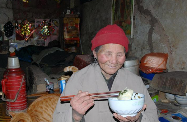 王芝霞:中年頓悟歸隱終南山,45年不見家人,自稱能與佛祖對話 王芝霞:中年頓悟歸隱終南山,45年不見家人,自稱能與佛祖對話