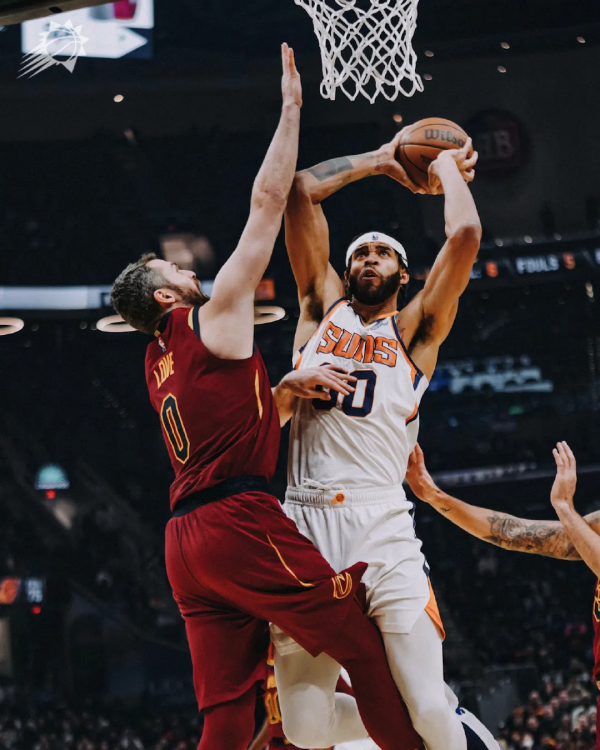 14連勝！太陽戰績緊追勇士！布克35+4+3，保羅關鍵時刻獨得6分