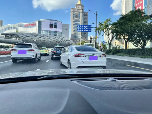 沃爾沃 S90:二十五萬多買行政級轎車,雖然二手,但越級享受 沃爾沃 S90:二十五萬多買行政級轎車,雖然二手,但越級享受