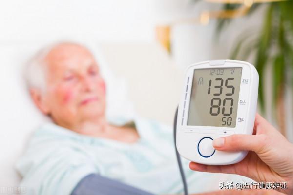 耳根經常發熱，請注意，不是耳堵，是中風、高血壓離你不遠了