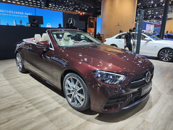 新賓士E級轎跑車系列廣州車展上市，要優雅還看三叉星