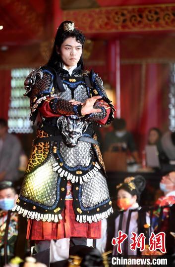 驚豔!穿漢服的小姐姐、小哥哥真是太養眼了 驚豔!穿漢服的小姐姐、小哥哥真是太養眼了