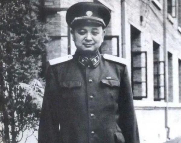 55年,周總理授銜結束,臺下還站著一人,問其原因:沒念我的名字 55年,周總理授銜結束,臺下還站著一人,問其原因:沒念我的名字