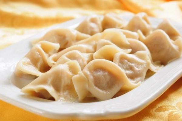 日本鬼子進村掃蕩，看見一桌熱騰騰的餃子，剛吃兩個就落荒而逃