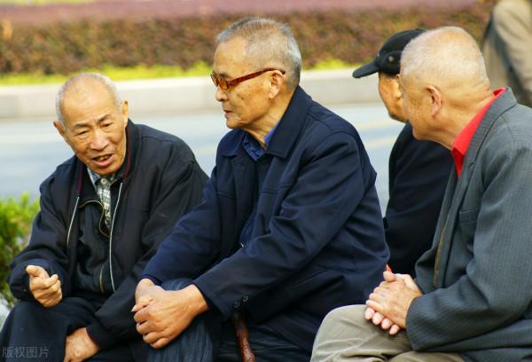 老人邀請這些人，就是“引狼入室”