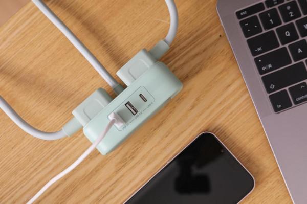 顛覆傳統排插，綠聯推出全新智充魔盒，將桌面充電做成美學