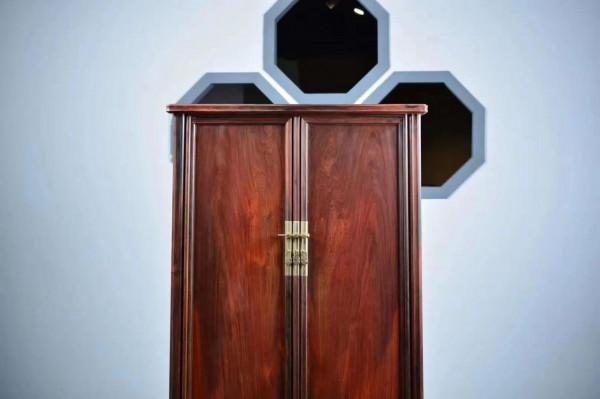 大紅酸枝凹槽瓜稜角萬曆櫃