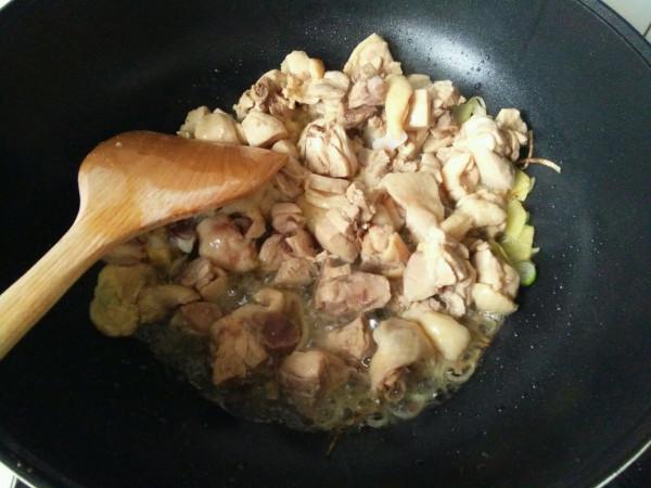 咖哩土豆燉雞腿，雞腿鮮嫩，土豆軟糯，美味超好吃