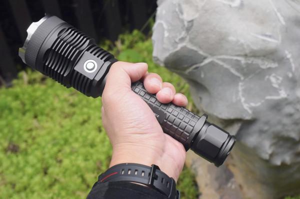 照亮黑夜的一束光！——在路上X6 USB戶外手電體驗