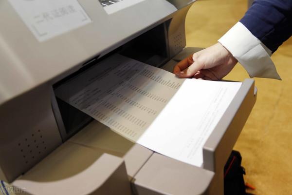 銀行客戶那麼多，他們會監控每個客戶的現金流水嗎？