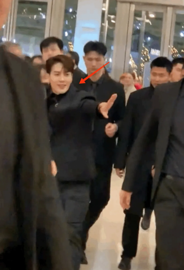 被身高耽誤的6大男星：王嘉爾憑才藝出圈，張國榮成一代經典