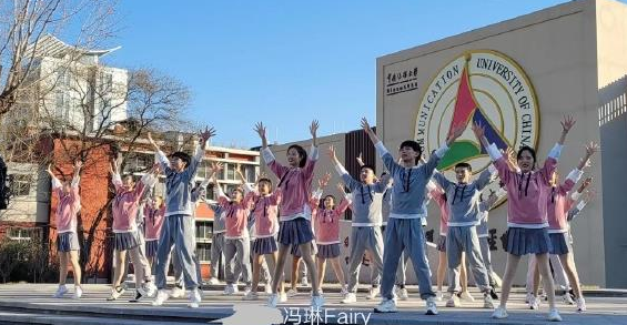 中傳學霸馮琳入職電視臺?自稱沒入職會繼續深造,已被保送復旦 中傳學霸馮琳入職電視臺?自稱沒入職會繼續深造,已被保送復旦