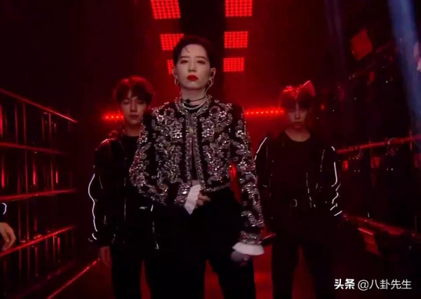 芒果超拼夜:李斯丹妮蘋果肌矚目,胡彥斌圓成球,靳夢佳變網紅臉 芒果超拼夜:李斯丹妮蘋果肌矚目,胡彥斌圓成球,靳夢佳變網紅臉