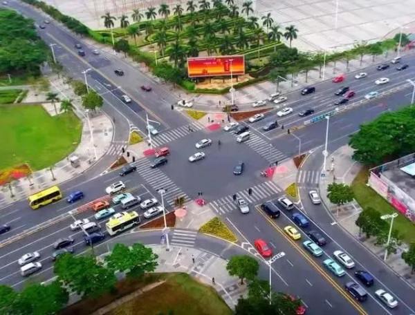 國慶10週年國宴時，在宴會廳的天花板上面藏了50多人，他們是誰